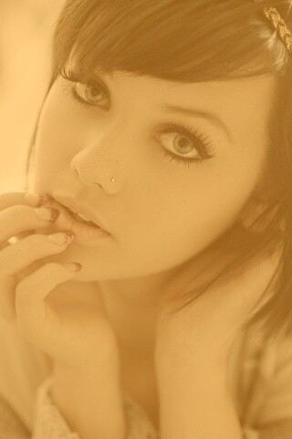 Задумчивая девушка обои