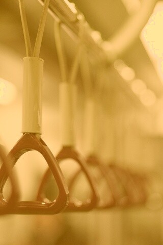 Поручни в метро обои