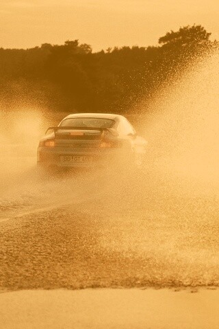 Брызги из под колес обои