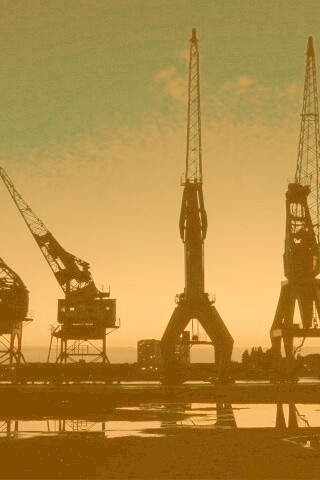 Силуэты портовых кранов обои