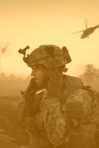 СОлдат во время боевых действий обои