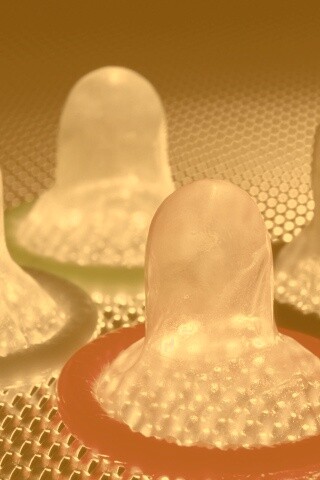 Разноцветные презервативы обои