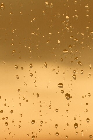 Капли на стекле обои