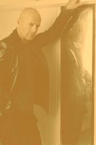 Брюс Уиллис у зеркала обои