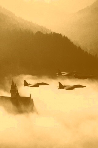 Истребители над замком обои