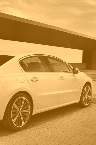 Пежо 308 на стоянке обои