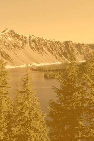 Озеро в кратере обои