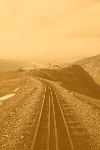 Рельсы уходящие вдаль обои