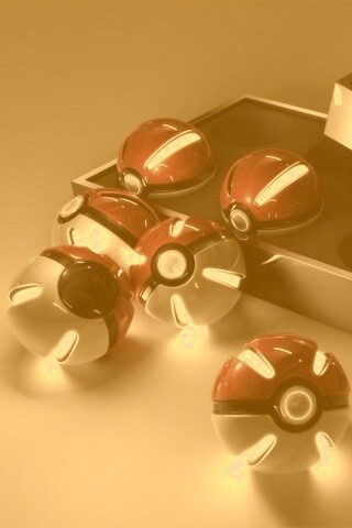 Коробка с покеболами обои