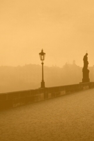 Мост с скульптурами обои