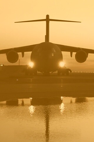 Самолет на взлетной полосе обои