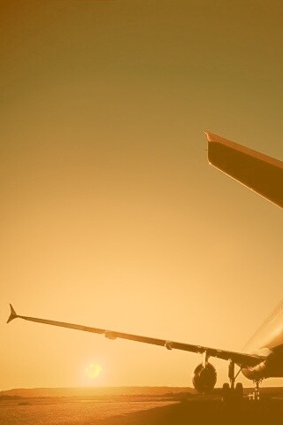 Самолет на закате обои