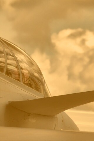 С крыла истребителя обои