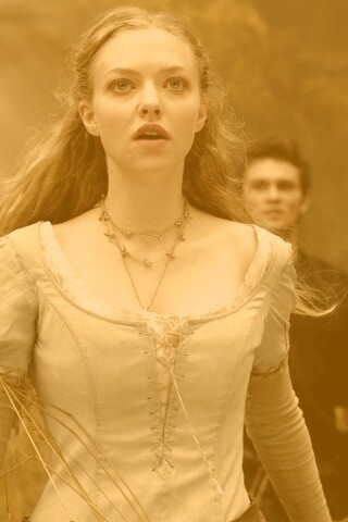 Аманда Сейфрид в Красной Шапочке обои