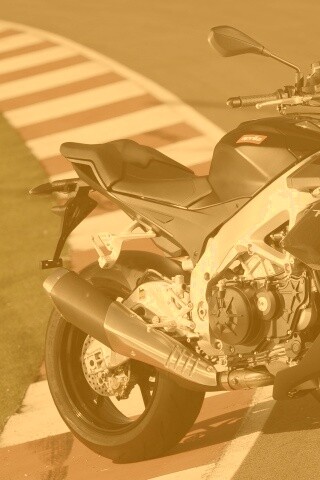Спортивный мотоцикл Априлия на треке  обои