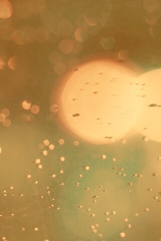 Огни, стекло и капли обои