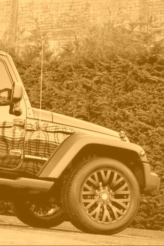 Черный внедорожник обои