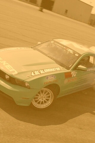 Мустанг дрифтует обои