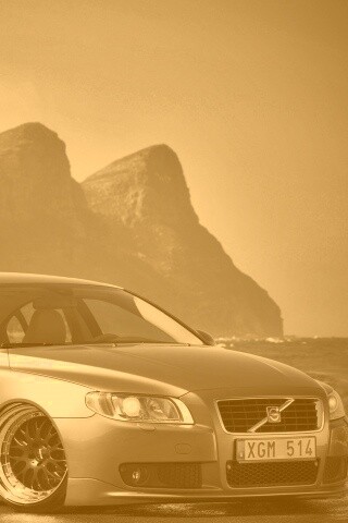 Вольво на берегу обои
