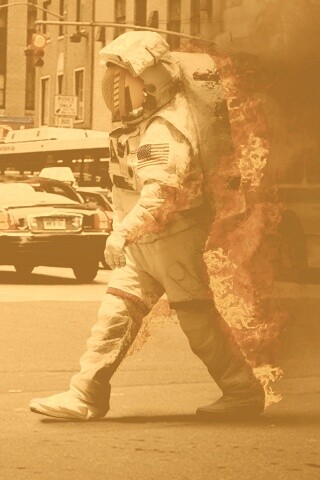 Астронавт в огне обои