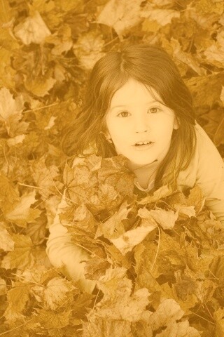 Девочка и осень обои