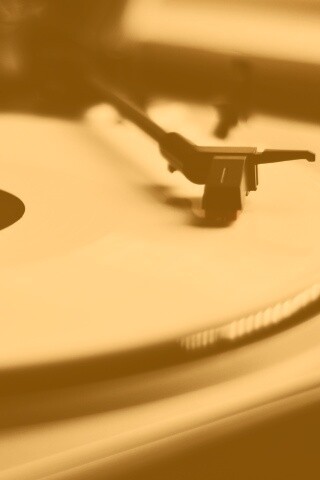 Пластинка на пульте диджея обои