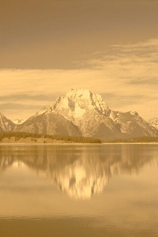 Вид на горы за озером обои