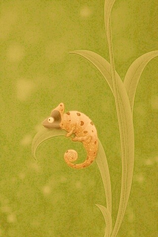 Хамелеон  замаскированный под божью коровку обои