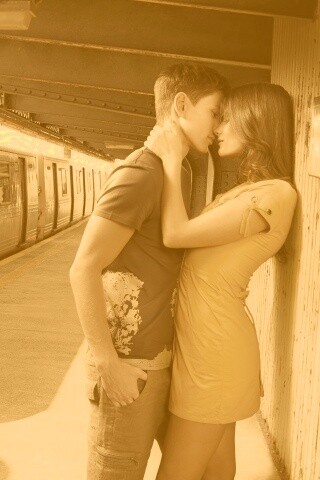 Прощание на станции метро обои