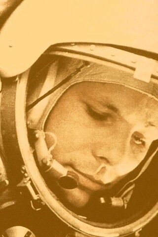 Юрий Гагарин в скафандре обои