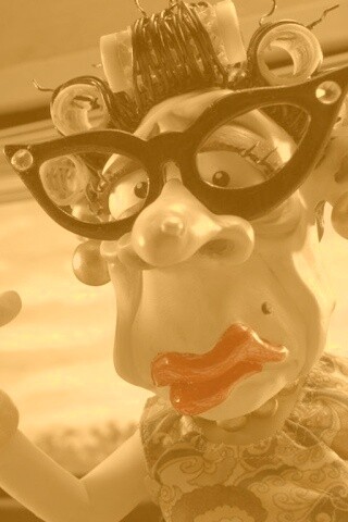 Курящая старушка обои