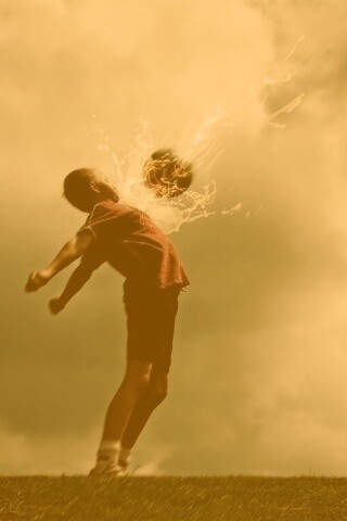 Отбил грудью обои