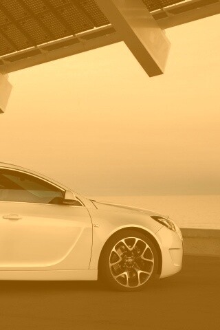 Белый седан под крышей обои