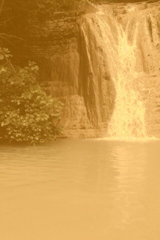 У водопада обои