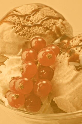 Шоколадное мороженое со смородинкой обои