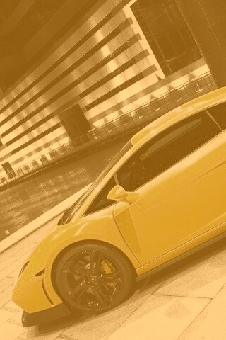 Желтая ламборджини в автосалоне обои