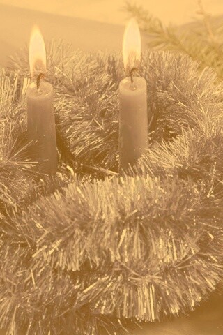 Свечки и новогодняя мишура обои