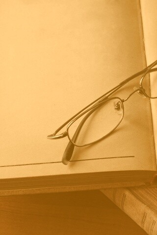 Очки и блокнот обои