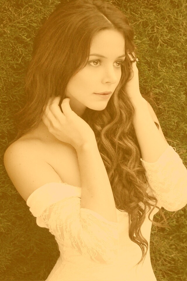 В белом платье обои