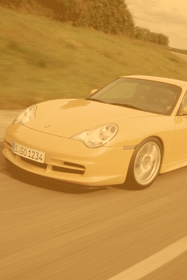 Желтый порш на повороте обои