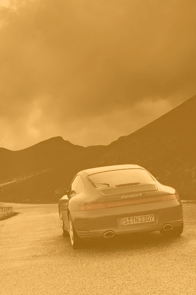 Черный Порше на горной дороге обои