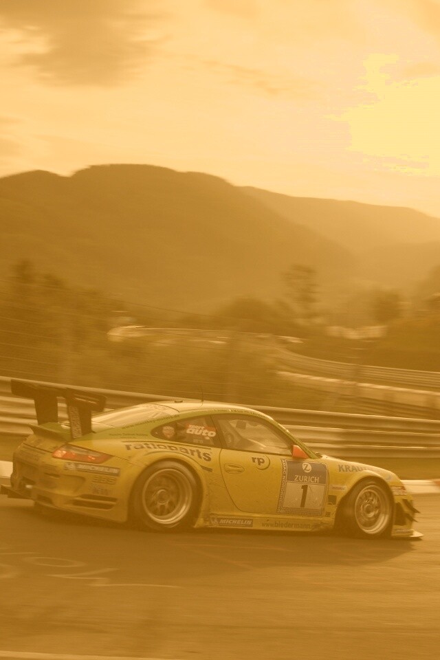 Гоночный Порше на треке обои