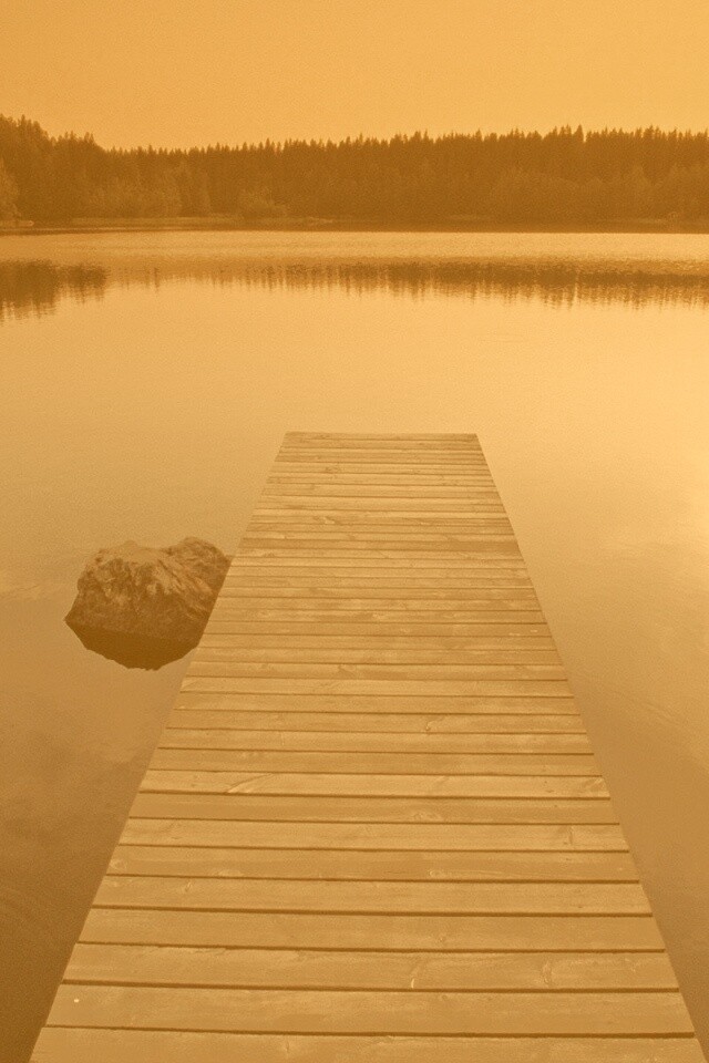 Деревянный пирс на озере обои