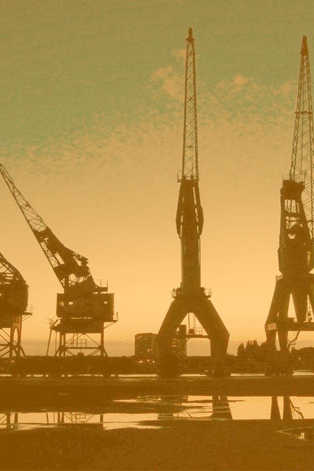 Силуэты портовых кранов обои