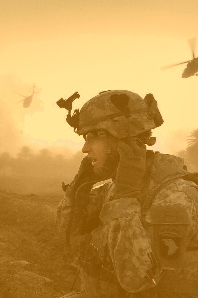 СОлдат во время боевых действий обои