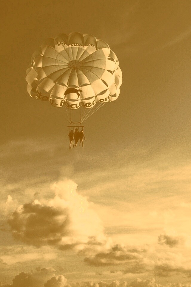 Трое парашютистов обои