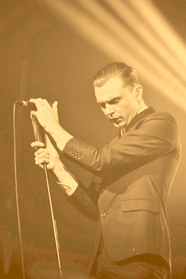 Тео Хатчкрафт на сцене обои