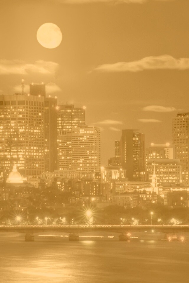 Луна над мегаполисом обои