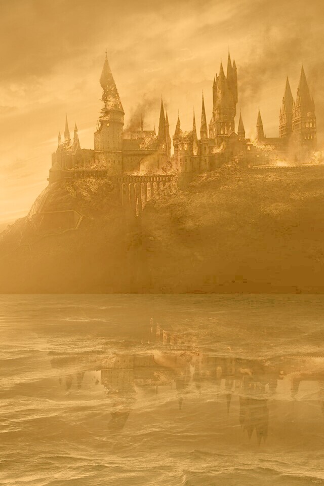 Хогвартс охваченный пламенем обои