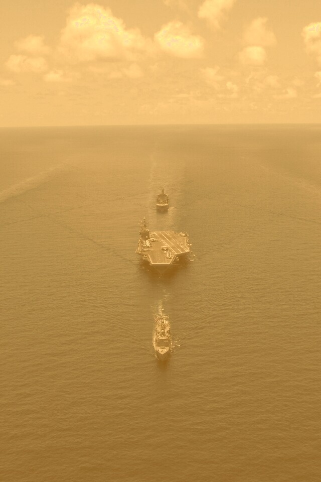 Авианосец с эскортом обои